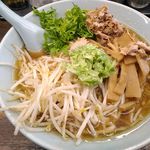 熊王ラーメン - 醤油ラーメン もやしトッピング にんにく入り