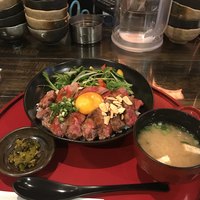 馬刺しと焼き鳥 グルマン三年坂 - 
