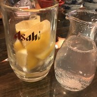 馬刺しと焼き鳥 グルマン三年坂 - 右がおかわりレモサワー