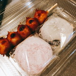 だんござえもん - みたらしだんご（100円）紅福餅（150円）塩豆大福（150円）