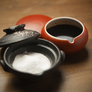 完全自家配合の天然塩や化学調味料を使用しないこだわりのタレ。
