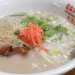 長浜ラーメンじろう。 - 濃厚かつスッキリした味わいの豚骨スープと2種類のネギ