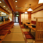 居酒屋 まことや - 和の雰囲気漂う座敷は至福の時間。