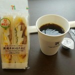 セブンイレブン - （照焼チキンとたまごサンド257円＋ホットコーヒー100円）→300円