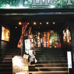 Bistro coda - 外観入り口(フードフリー各店舗)1番奥にbistro codaさんが