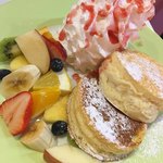 Hona Cafe - リコッタパンケーキ＆メガホイップ＆フルーツ1600円