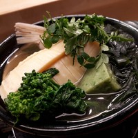 赤坂 菊乃井 - 鯛頭若筍鍋　筍  鳴門若布  菜種  木の芽  蓬豆腐