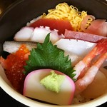 海鮮処森田 - 海鮮ちらし丼