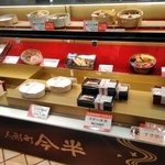 人形町 今半 - [内観] お店のショーケース 全景♪ｗ