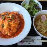 大榮餃子房 - おすすめ丼定食（エビチリ丼とハーフラーメン、サラダ付き）