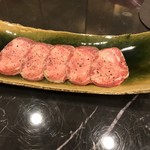 焼肉 拍手喝采 - 特選タンの丸♪