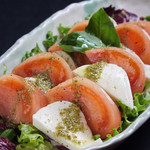 Tomato and mozzarella basil sauce salad