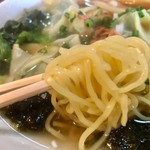 上海ワンタン王 - 麺アップ