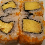 築地寿司清 - トビッコ、玉子、たくあんの巻き物