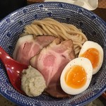 島田製麺食堂 - 魚介濃厚ブルーチーズソースつけ麺 
                                全粒粉入り極太麺 ブルーチーズソースはレンゲの上