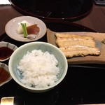 うなぎ 天降川 - うなぎ本来の味を楽しめる白焼きを頂きました。うなぎは普通サイズの。ふんわりしながらサクサクとした焼き上がりで、大変美味しかったです。