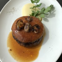 THE COSMOPOLITAN GRILL BAR TERRACE - メインの国産牛ハンバーグステーキ