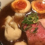 らーめん 鶏喰 - 特製 鶏と鰹の醤油  あしらい