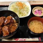 名古屋名物 みそかつ 矢場とん - ひれかつ丼 (味噌汁、キャベツ、漬物付き)