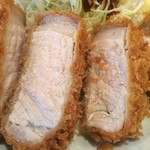 もち豚とんかつ たいよう - 肉厚なカツ