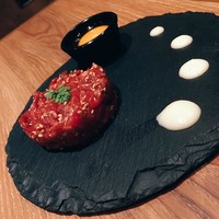 焼肉いのうえ 立川店 - ユッケ りんごのソースがめずらしい