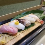 量平寿司 - まぐろ、やりいか、鳥貝、平目昆布〆、ぼたん海老