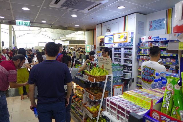 7-ELEVEN 香港国際空港第二ターミナル出発ロビー （セブンイレブン