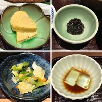 高級ブランド干物 『銀座伴助』 銀座本店 - 小鉢類
                  上からだし巻、海苔の佃煮、お新香、水わらび餅