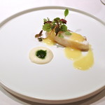 本日の鮮魚：真鯛のソテー。パイナップルとマスタードのソース