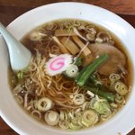 味よし食堂 - ラーメン(中盛)。700円
      シンプルで旨し‼️
      
