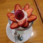 さわやか - いちごパフェ　上からも　(*´ ˘ `*)♡