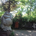 母屋　虎幻庭 - 暖簾をくぐった所