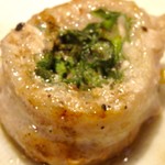 博多串焼き バッテンよかとぉ - “パクチー巻き串”のアップ(ピンぼけ失礼)。