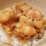 にい留 - (21) 小柱とよし海老かき揚げの天丼
      この素晴らしい時が終わってしまいます。
      そう思ってもガツガツと食べてしまいます。