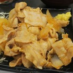 吉野家 - 豚生姜は豚バラ薄切り肉の生姜焼き