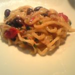 サグラ - ウサギが風味をだし、ドライトマトが旨みをだし、オリーブが食感を極める