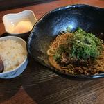 汁なし担担麺専門 キング軒 - ２辛（並盛）・半ライス・温泉玉子