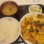 ラッキー飯店 - 豆腐、野菜のうま煮定食