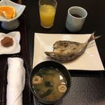 活魚・鍋料理 風車 - 焼魚とお味噌汁