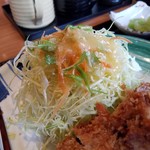 Yawaraka Tonkatsu Katsu Masa - キャベツもシャキシャキで美味しい