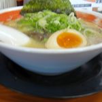 ラーメン食堂　麺道場 安城店 - とんこつらーめん煮卵トッピング。ラーメン食堂麺道場安城店(愛知県安城市)食彩品館.jp撮影