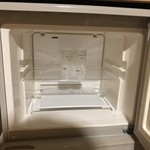 食べるお宿 浜の湯 - 冷凍庫にはコップが二つ冷えている。