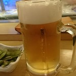 玄海鮨 - 生ビール中とお通しの枝豆。