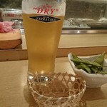 玄海鮨 - 生ビール小とお通し。