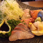 炭火焼　割鮮　煉 - お刺身　（カンパチ・〆鯖・鯛・ホタテ・サーモン等）どれも新鮮で食感良し。♪