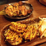 炭火焼　割鮮　煉 - 蓮根の肉詰め焼き（３５０円）　蓮根の食感とお肉の風味、からしがアクセントになってこれ好きだな～。