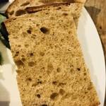 ラターブルドゥシュエット - 鶏レバームースに添えてあるパン【料理】