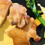 ラターブルドゥシュエット - 地鶏ならではの噛み応えと噛む程に増す旨味があります【料理】