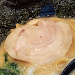 クリーミーTonkotsuラーメン 麺家神明 - 旨みもあってクリーミーなスープによく馴染んでます