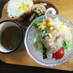 うふcafe - キヌアのサラダとバゲットのトーストとスープ